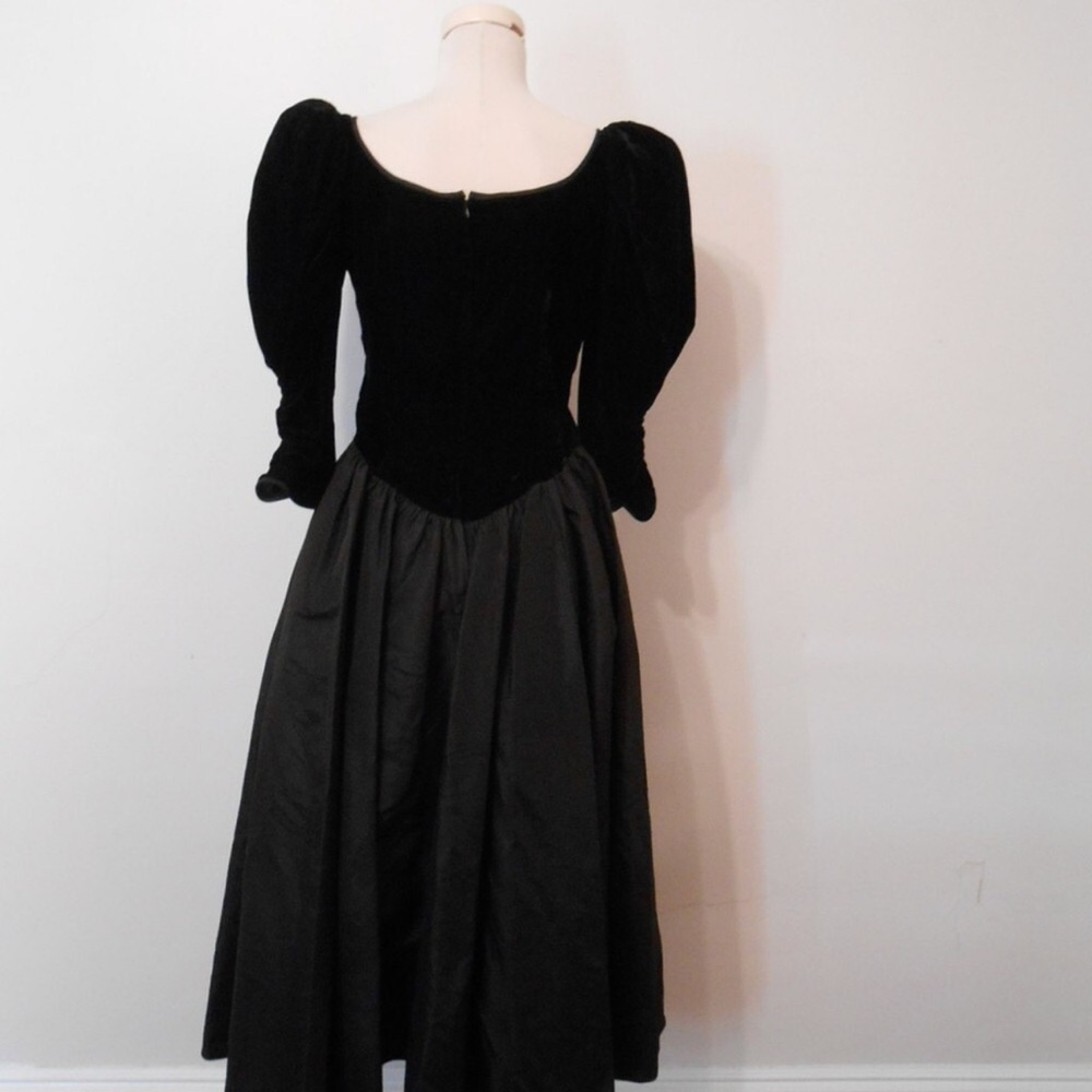 Jessica McClintock Vintage Elegant Black Velvet Dress - Picture 4 of 5